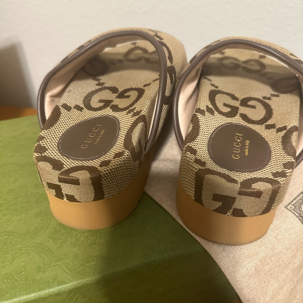 ⚡️FLASH SALE⚡️ Gucci Jumbo GG Platform Slides 38 - Picture 5 of 9